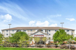 Отель Candlewood Suites Destin-Sandestin Area, an IHG Hotel  Дестин